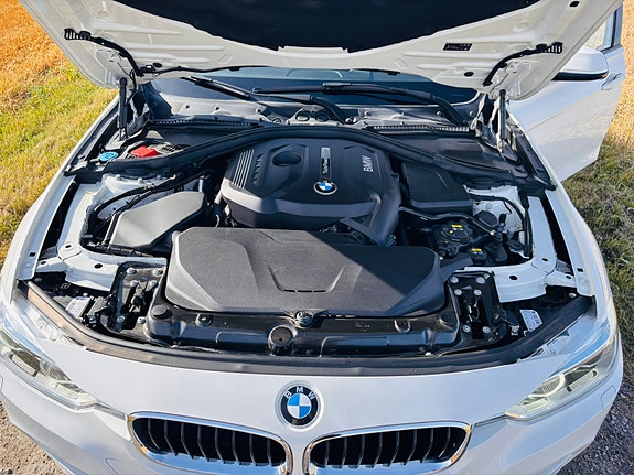 BMW 320i 5 of 22