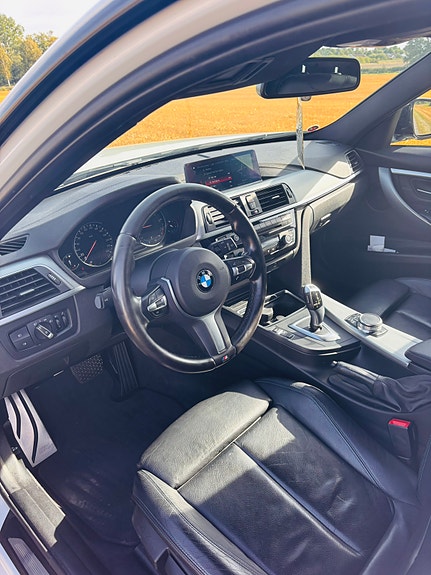 BMW 320i 8 of 22
