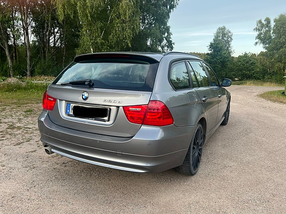 BMW 320d 3 of 5