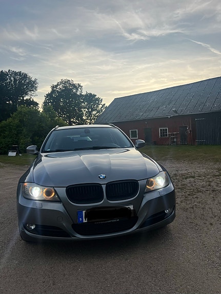 BMW 320d 2 of 5