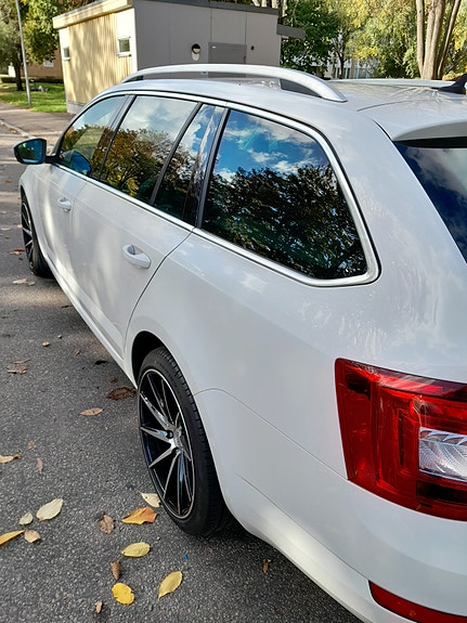 Skoda Octavia 3 of 8