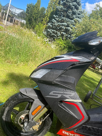 Aprilia SR 50 R 3 of 8