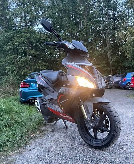 Aprilia SR 50 R 8 of 8