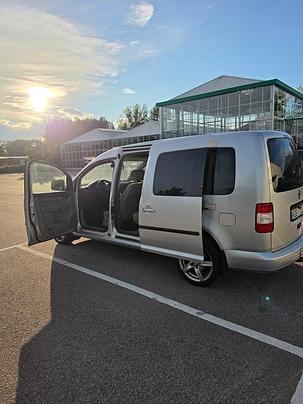 Volkswagen Caddy Maxi 6 of 9