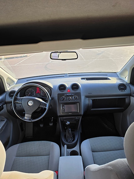 Volkswagen Caddy Maxi 3 of 9