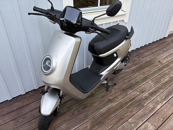 NIU MQi+sport silver 2 of 2