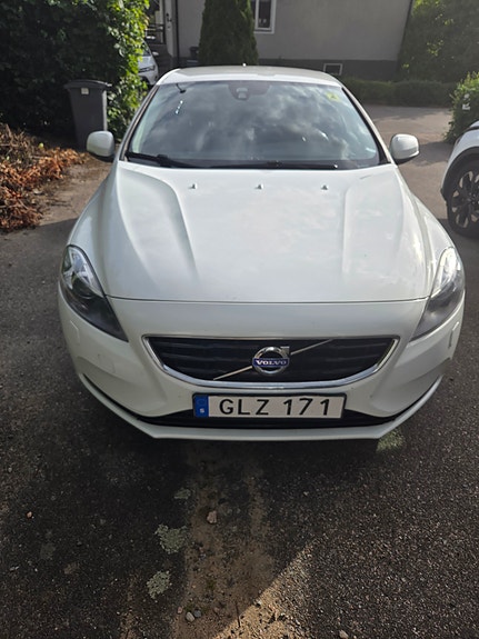 Volvo V40 2 of 6