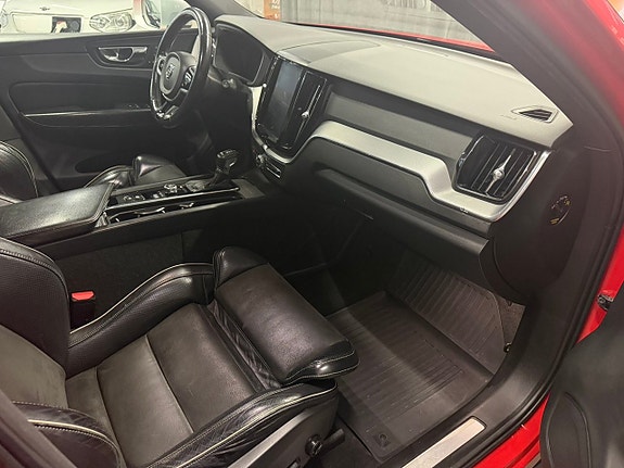 Volvo XC60 11 of 16