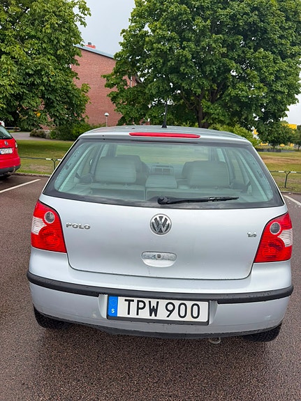 Volkswagen Polo 2 of 8