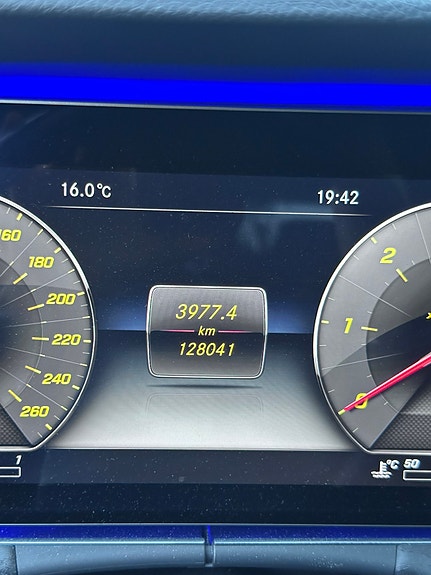 Mercedes-Benz E220 7 of 8