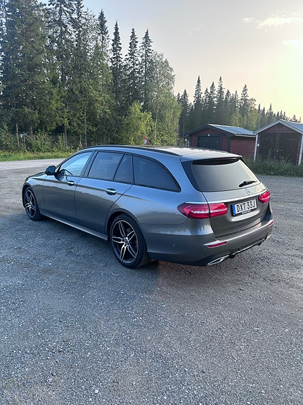 Mercedes-Benz E220 4 of 8