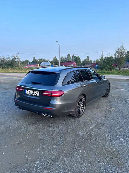 Mercedes-Benz E220 3 of 8