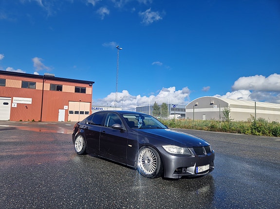 BMW 320d 2 of 6