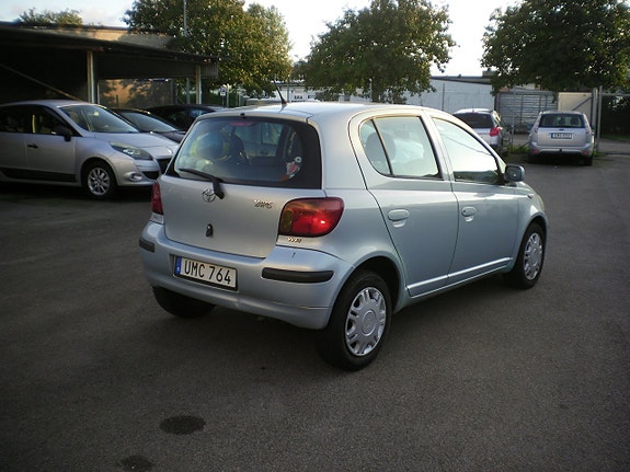 Toyota Yaris 8 of 11