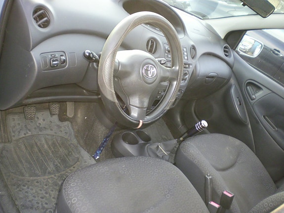 Toyota Yaris 6 of 11