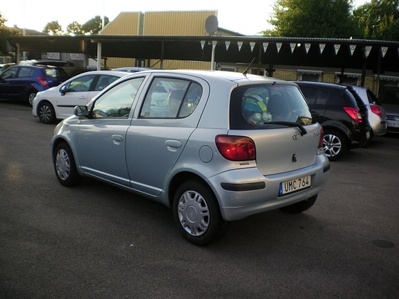 Toyota Yaris 9 of 11
