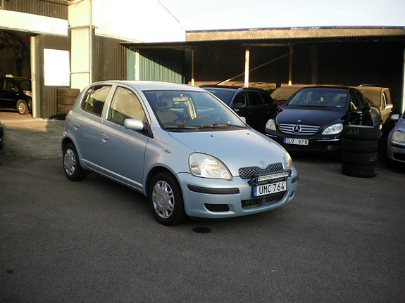 Toyota Yaris 2 of 11