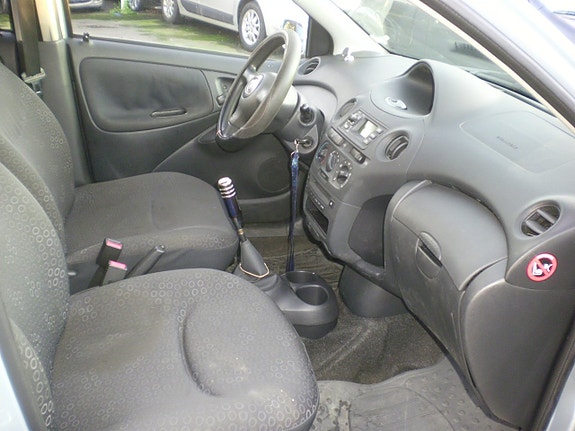Toyota Yaris 7 of 11