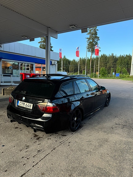BMW 335d 3 of 7