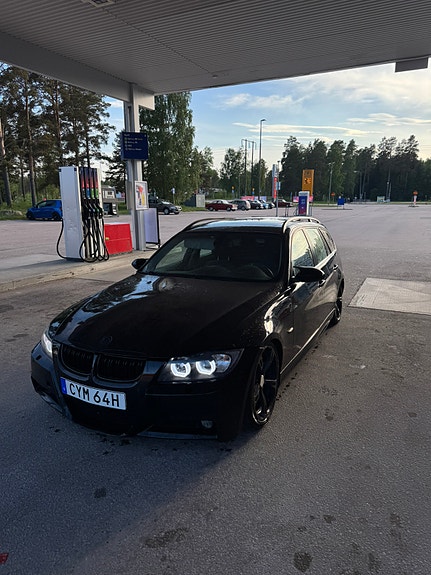 BMW 335d 2 of 7