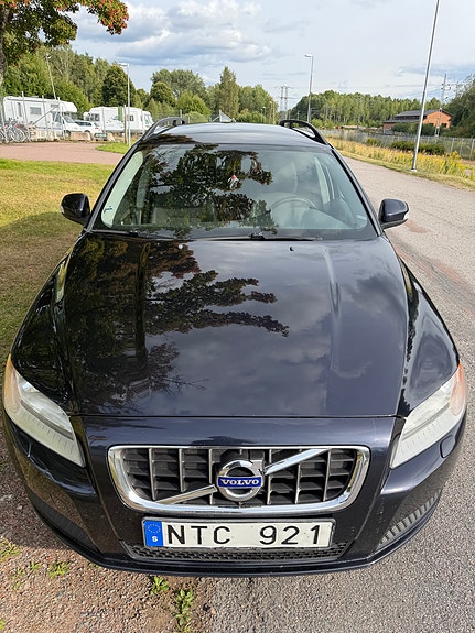 Volvo V70 2 of 13