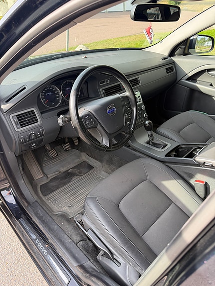 Volvo V70 8 of 13