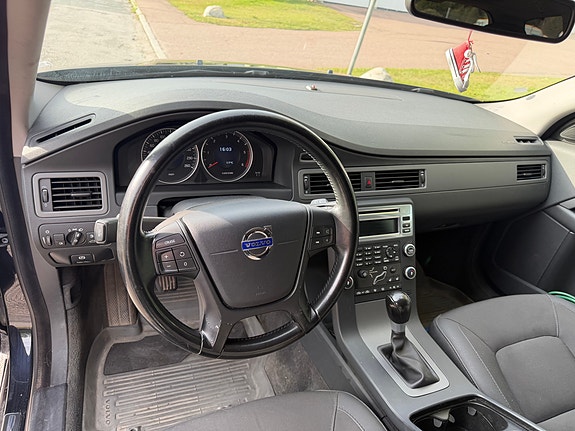 Volvo V70 9 of 13