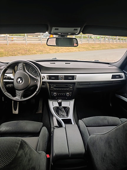 BMW 325i 5 of 6