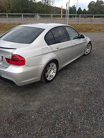 BMW 325i 3 of 6