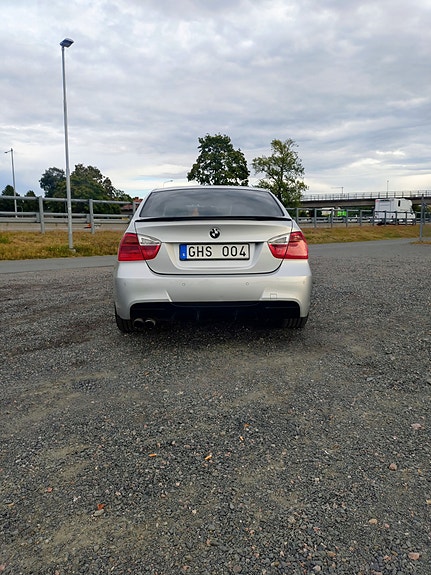 BMW 325i 4 of 6