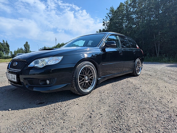 Subaru Legacy 2 of 6