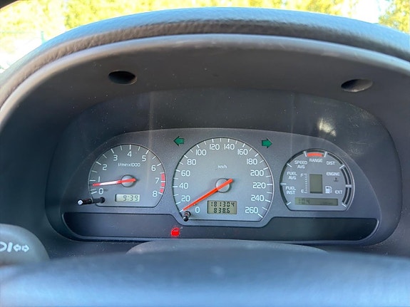 Volvo V40 12 of 23