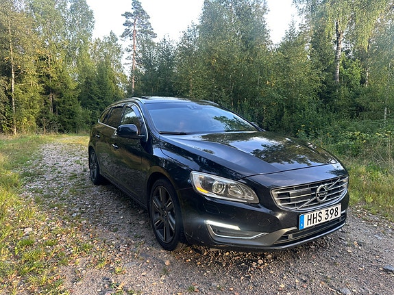 Volvo V60 2 of 10