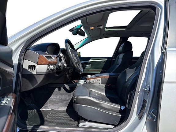 BMW 750Li 15 of 30