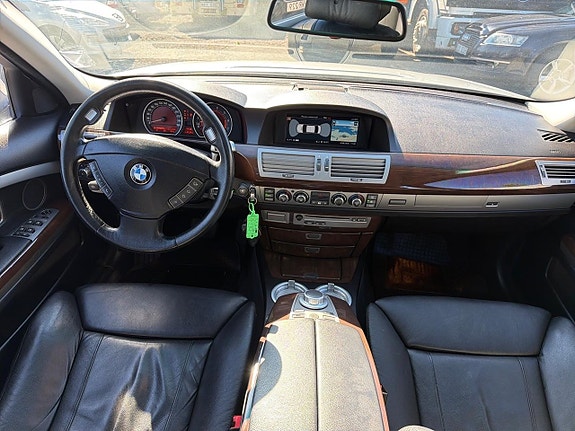 BMW 750Li 13 of 30