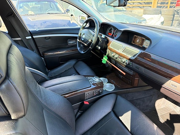 BMW 750Li 30 of 30