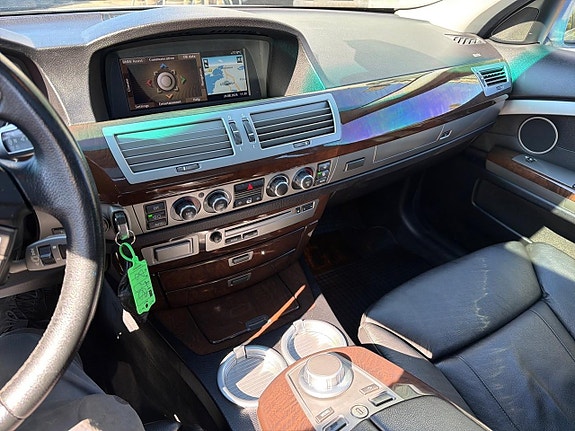 BMW 750Li 26 of 30