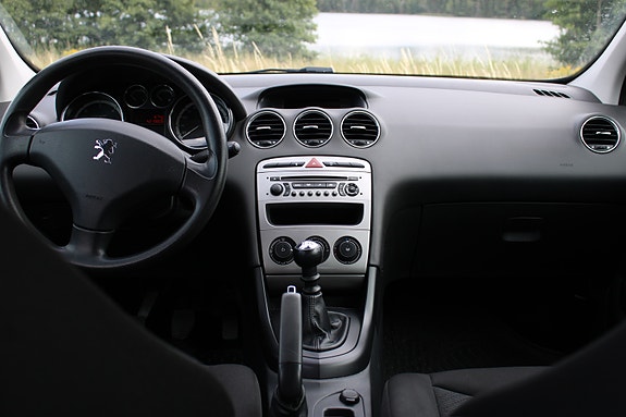 Peugeot 308 SW 6 of 9