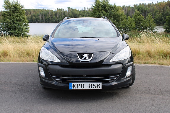 Peugeot 308 SW 2 of 9
