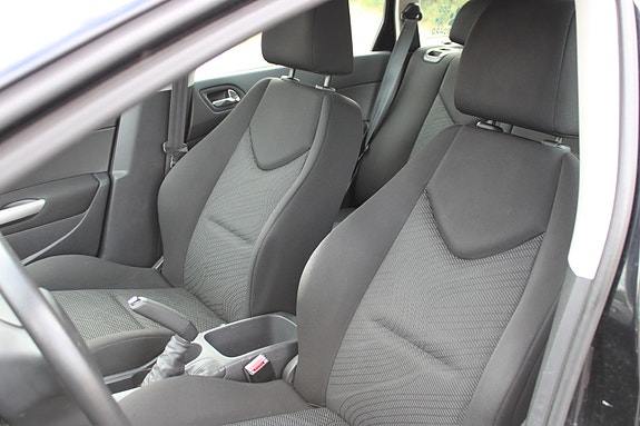 Peugeot 308 SW 7 of 9