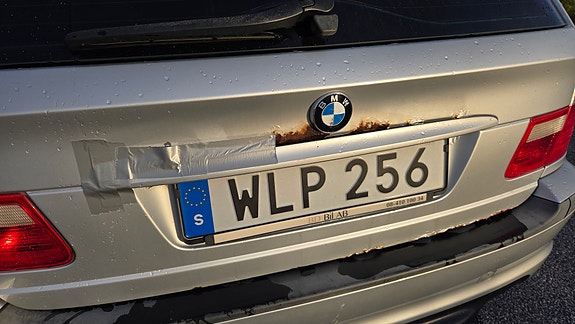 BMW 320i 15 of 17