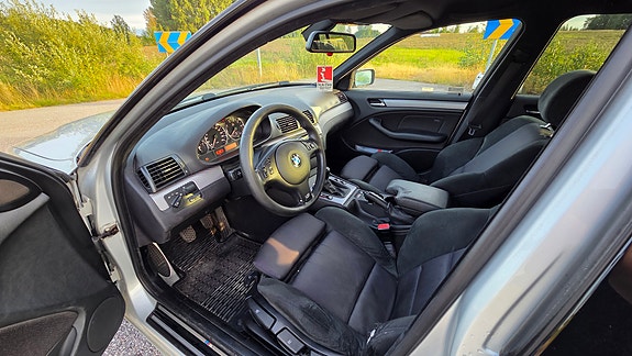 BMW 320i 7 of 17