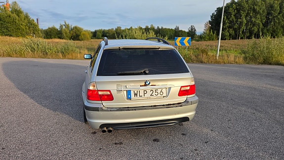 BMW 320i 6 of 17