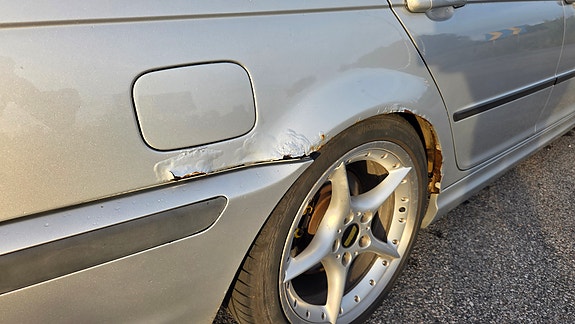 BMW 320i 11 of 17