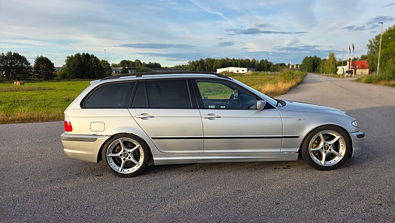 BMW 320i 3 of 17