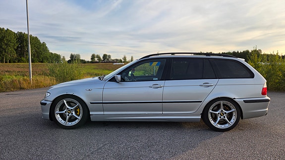 BMW 320i 5 of 17