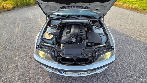 BMW 320i 10 of 17