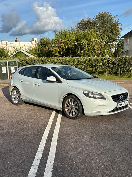 Volvo V40 3 of 15