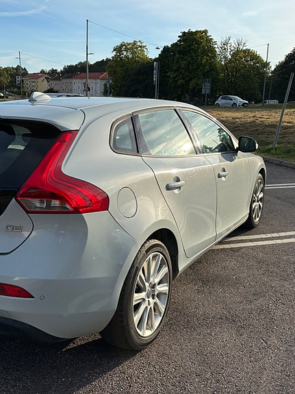 Volvo V40 4 of 15