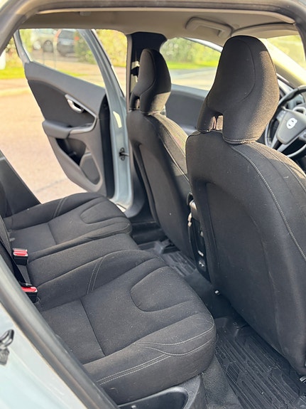 Volvo V40 13 of 15